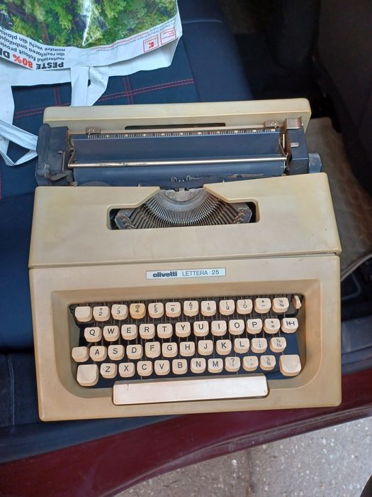 Masina de scria,  mașină de tricotat