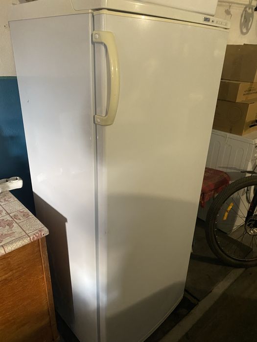 Продам морозильную камеру Атлант