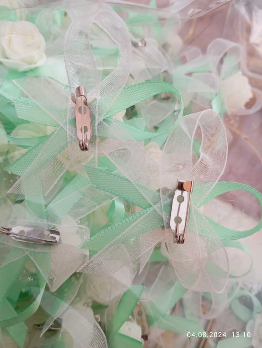 Сватбени бутониери цвят мента