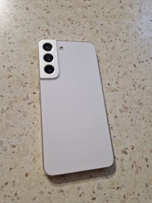 Samsung S22  128 гб