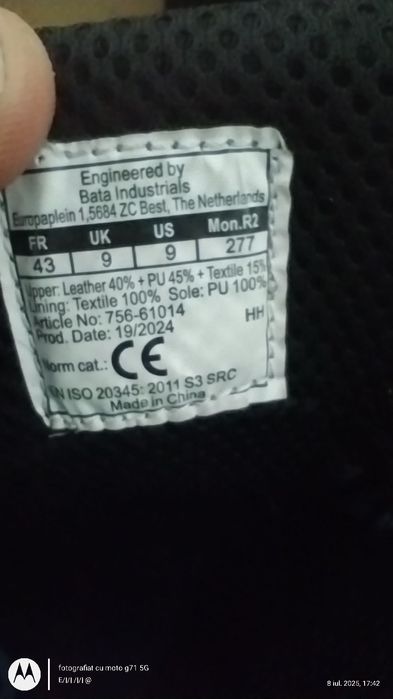 2 x Bocanci Vector noi in cutie -  43 - OFERTĂ DE SĂRBĂTORI