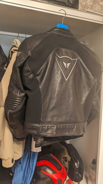Мъжки (48) и дамски (48) Dainese M4 екип от две части