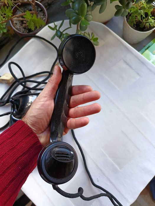 Работещ бакелитов телефон 1963 г. от Телефонен завод Белоградчик