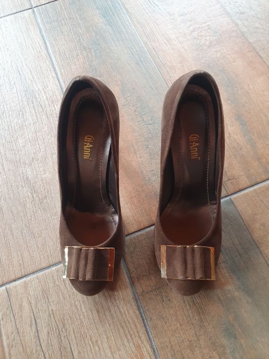 Маркови боти чизми и обувки 36номер..Чисто нови мaратонки NIKE 37,5 и