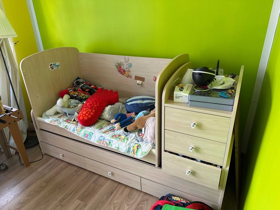 Детско легло 3 в 1 - С матрак 130/70, Повивалник. Става и на бюро