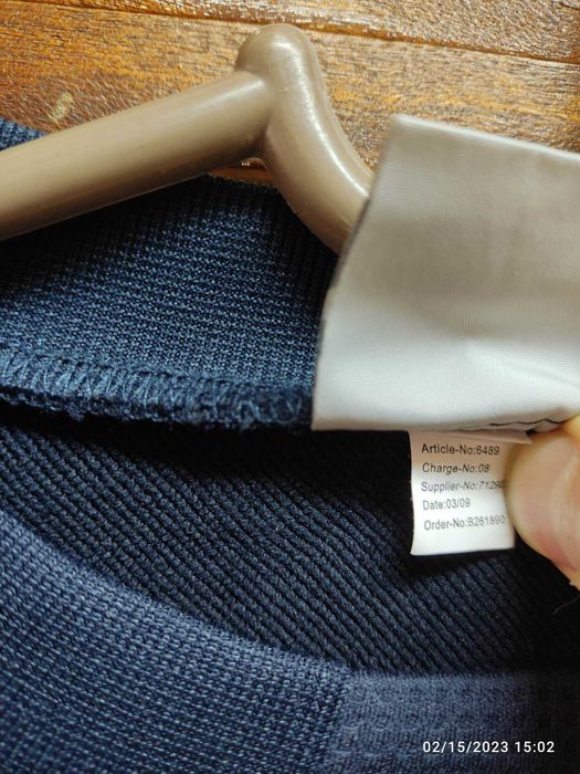 Тийнеджърски спортни дрехи в отлично състояние-суичъри, фанелки и др.