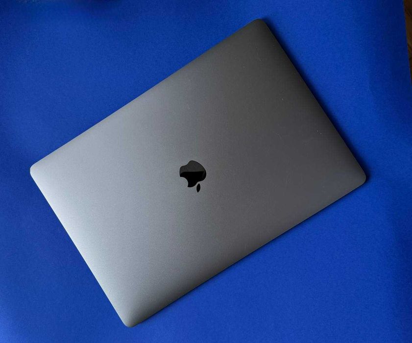 Продавам MacBook Pro 15" (2018), 512 GB, 16RAM