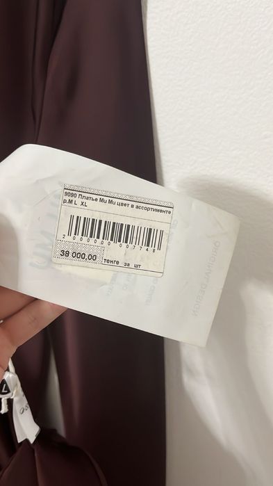 Платье 44 размер очень шикарные,материал плотные атлас