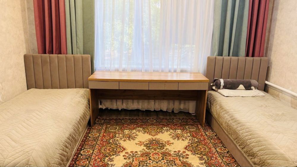 Продам 2 кровати с матрасом размером 90*200