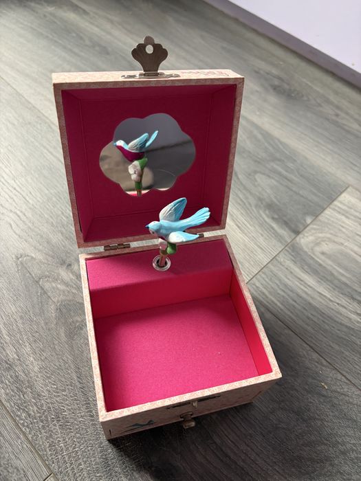 Кутия с музика.