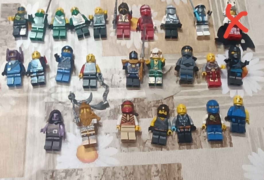 Разрични лего фигурки