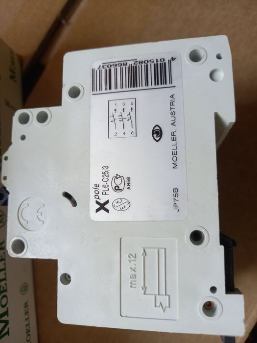Автоматични предпазители триполюсни МЬОЛЕР