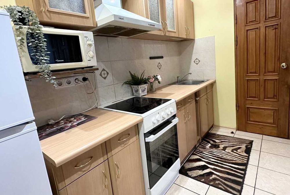 Дава се под наем Тристаен апартамент в Бургас, Изгрев - 75 кв.м за 280.5 € - Снимка #1