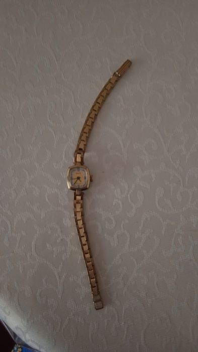 Продам женские часы Заря