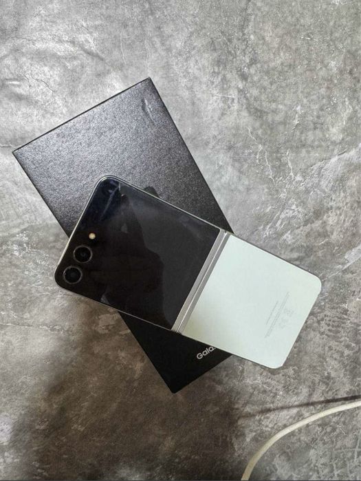 Samsung Z Flip 5