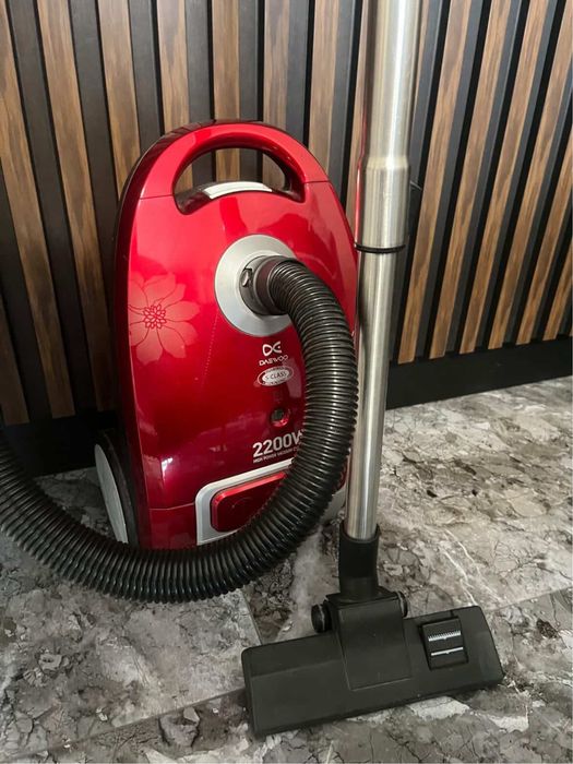Прахосмукачка Daewoo 2200W – с всички части, HEPA филтър