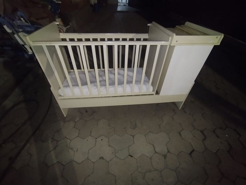 Манеж продам с матрасом