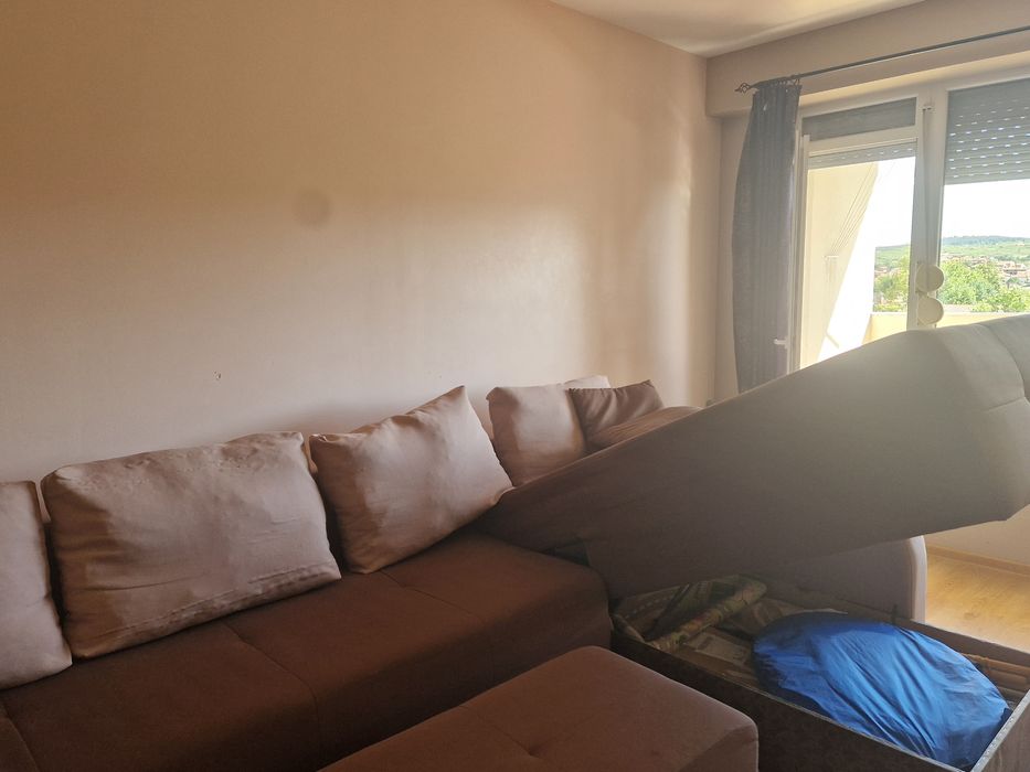 Голям ъглов диван за хол