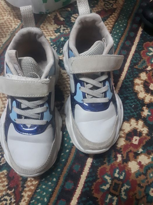 Продам детскую обувь 2пары