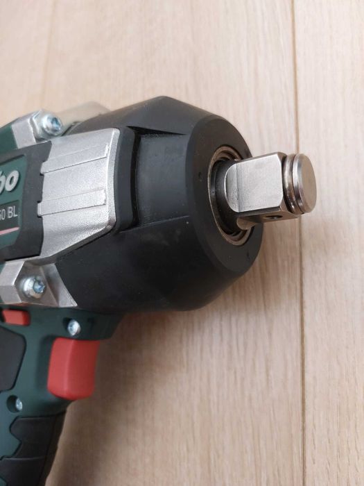 Masina de insurubat cu impact Metabo SSW 18 LTX 1750 BL