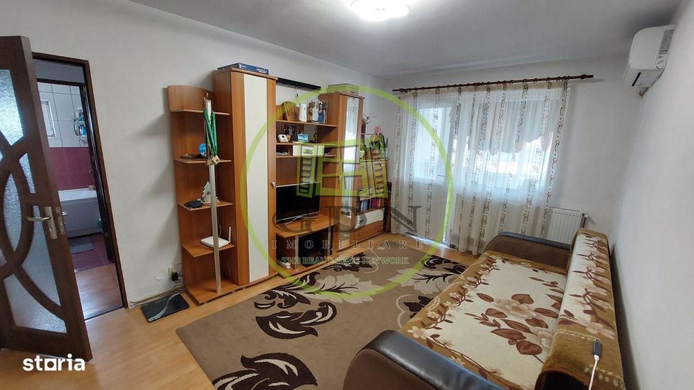 Apartament trei camere semidecomandat, etajul 5, Craiovita zona Niella