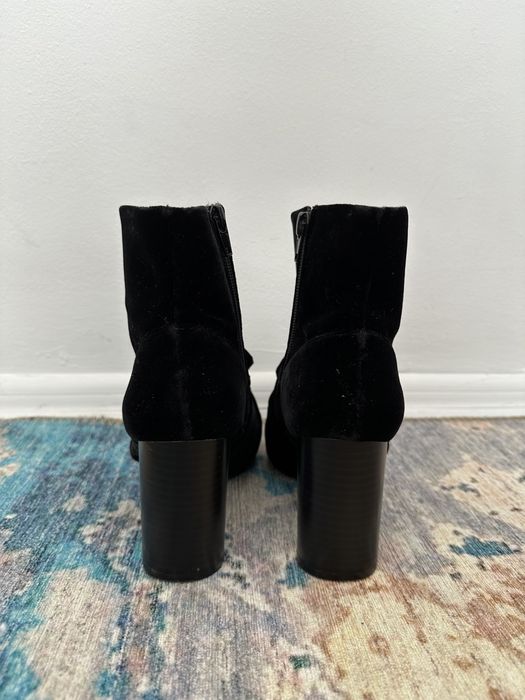 Botine negre Zara din catifea