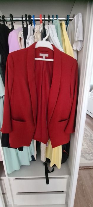 Пиджаки, костюмы, платья