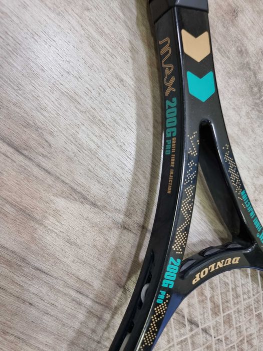 Легендарна тенис ракета Dunlop Max 200G Pro