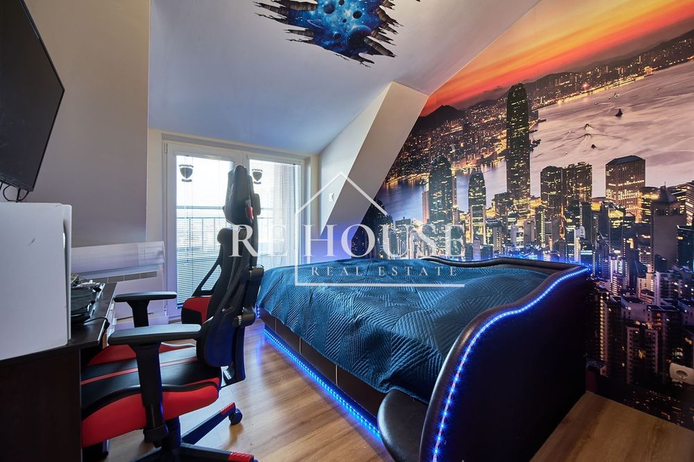 Продава се Тристаен апартамент в Варна, Левски - 102 кв.м за 2058 €/кв.м - Снимка #10