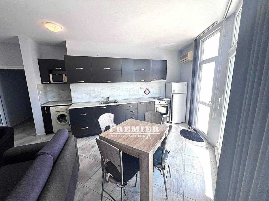 Продава се голям, тристаен апартамент в  комплекс в Слънчев Бряг