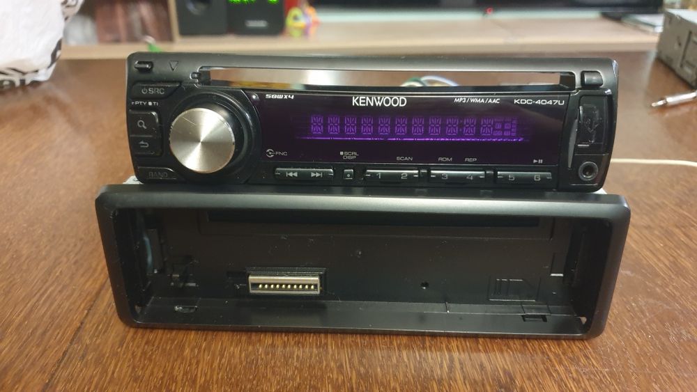 Авто радио плеър музика за кола Кенуулд Kenwood CD MP-3 USB AUX