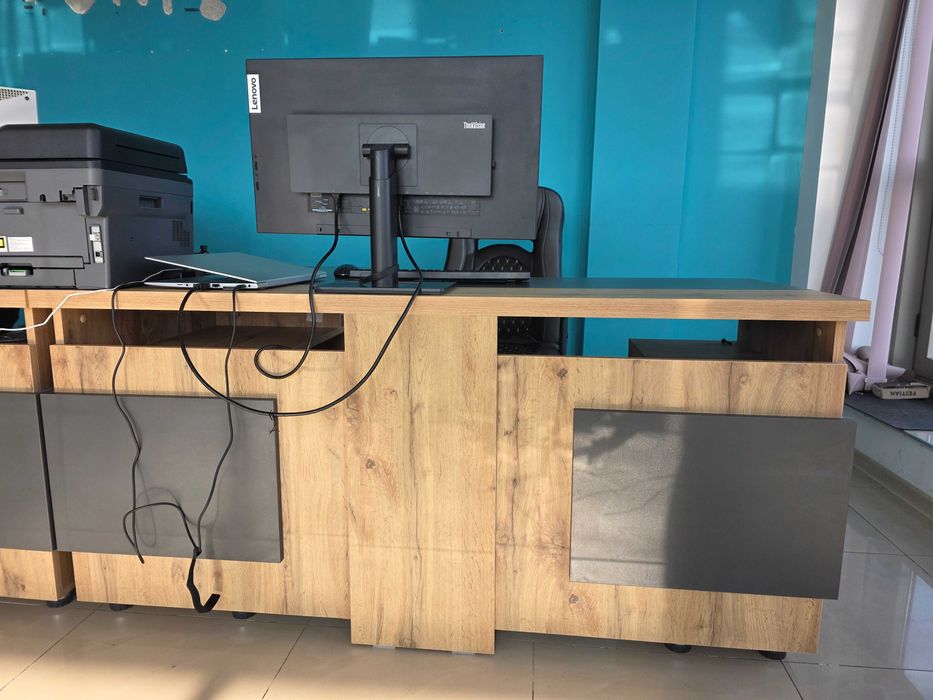 Продавам офис ъглово бюро/бюра