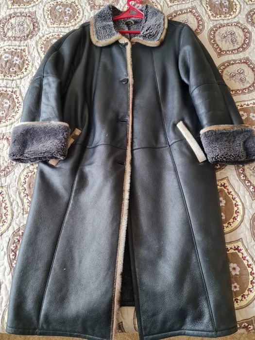 Продам дублёнку в отличном состоянии .