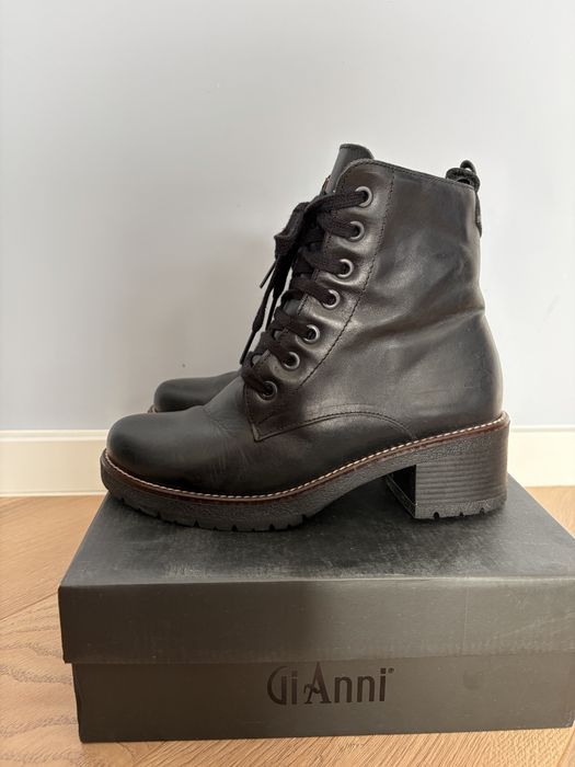 Дамски боти от естествена кожа