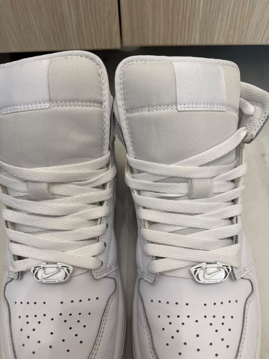 Vand adidasi jordan marimea 41 aproape ca noi