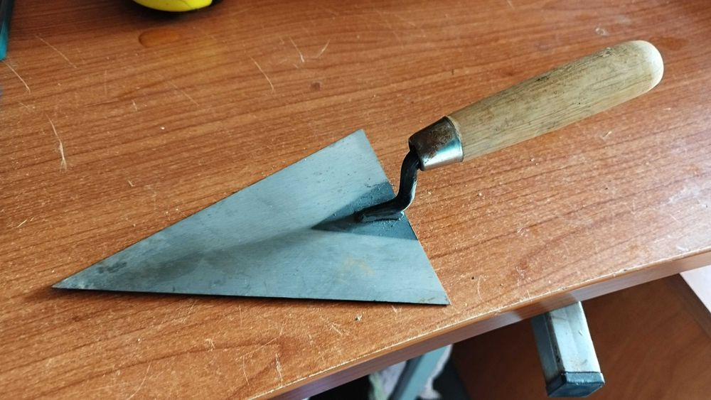 Мистрия, триъгълна зидарска 14/10см нови!