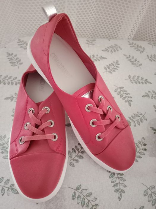 Продам 40-41р. женскую обувь .