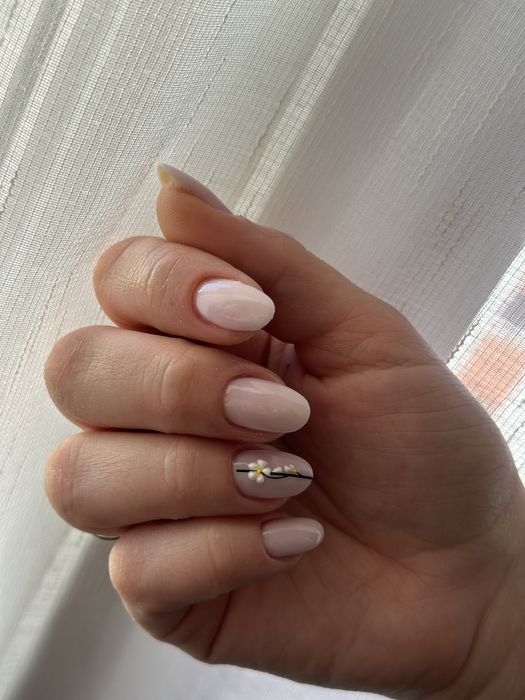 Aplic  unghii in gel