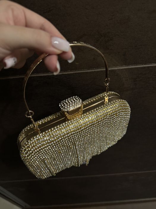 Златист клъч с камъчета