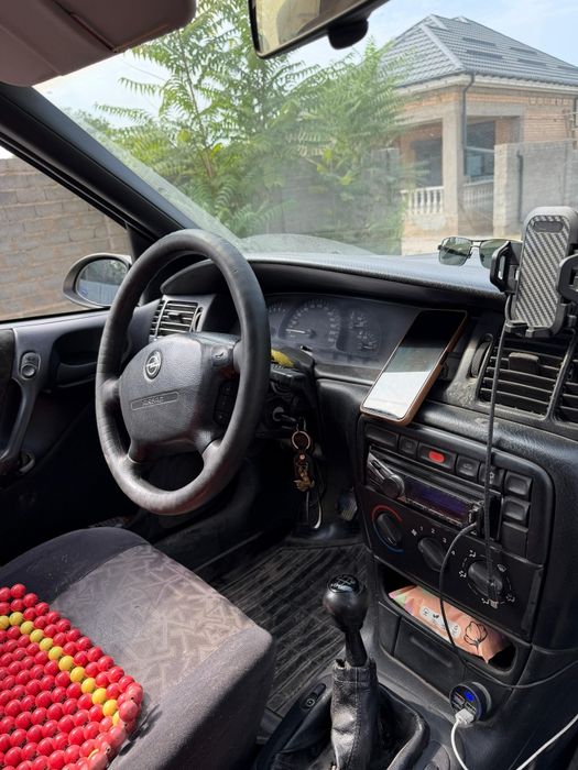 Opel Vectra B 1.6 универсал.