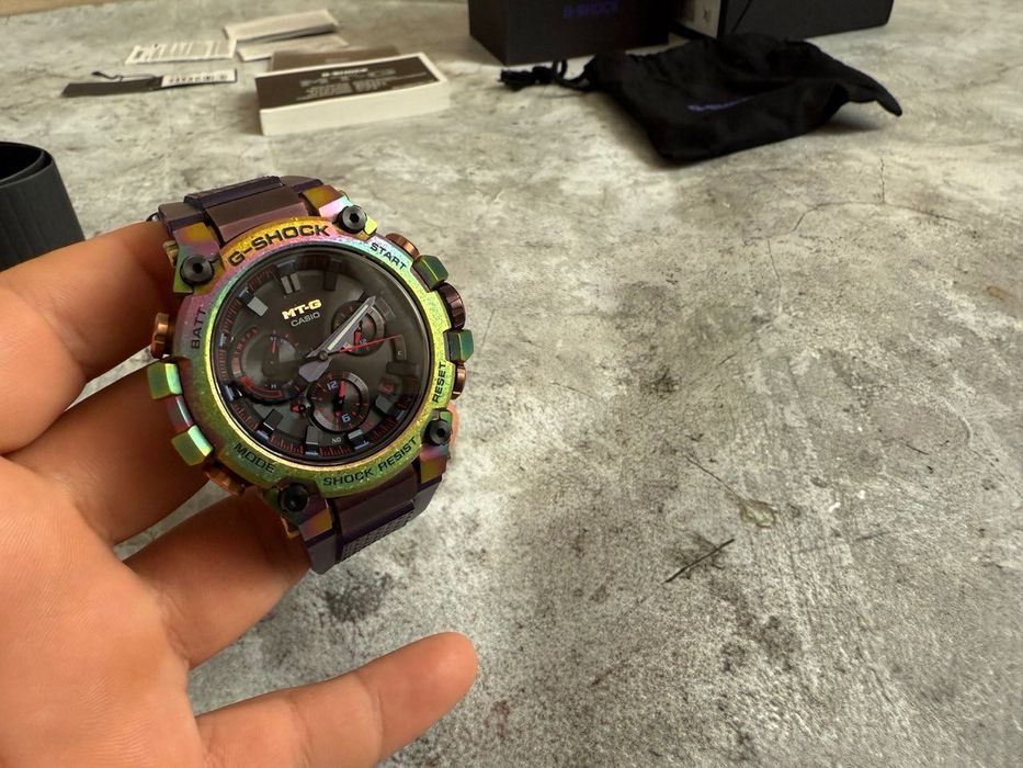 Часы Casio MTG  B3000 Aurora Oval G Shock