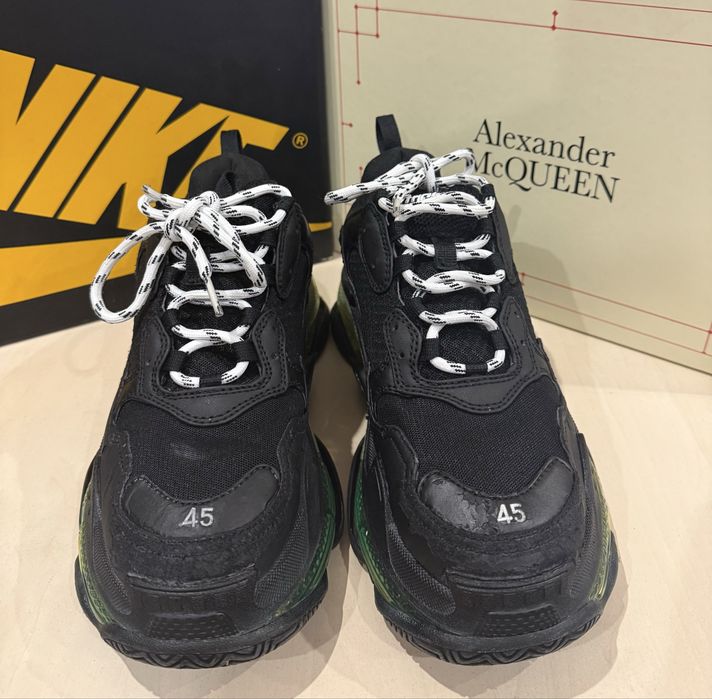 Vand balenciaga triple s marimea 45