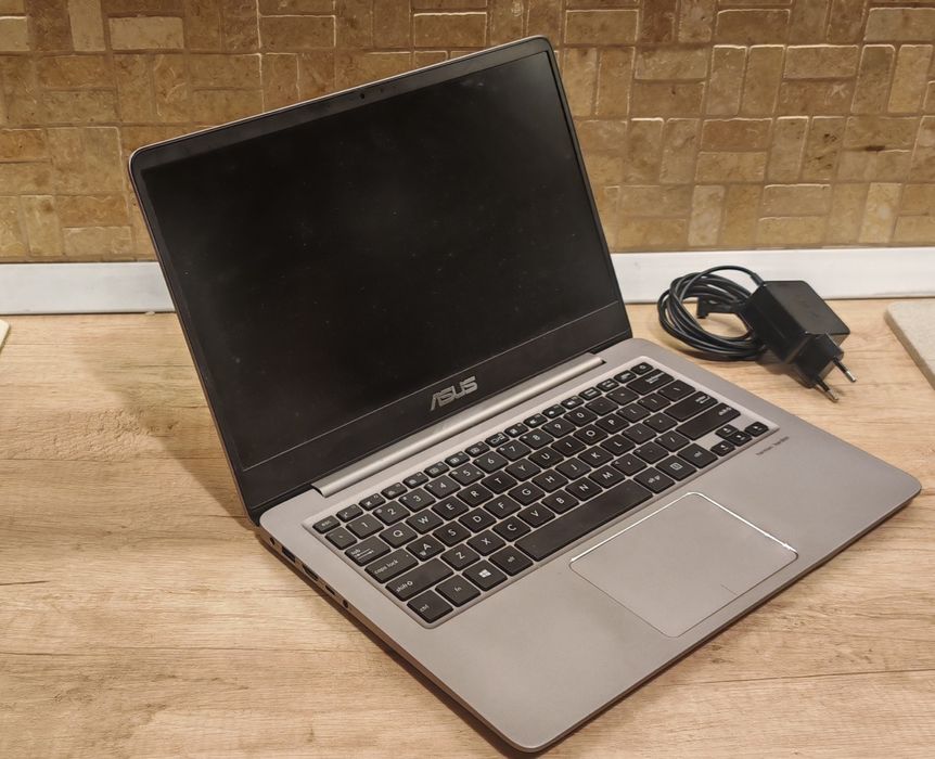 Laptop ASUS ZenBook i5 / 8GB RAM / SSD 256GB – subțire și rapid