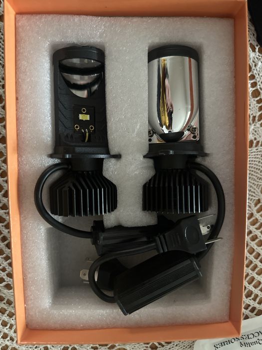 Чисто нови Н4 крушки с лупи