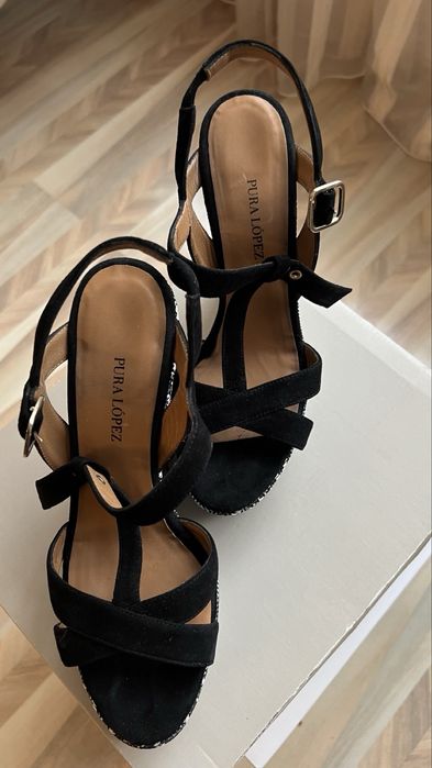 Изключително красиви и оригинални сандали на платформа - PURA LOPEZ