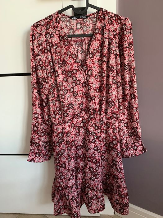 Къса рокля с дълги ръкави