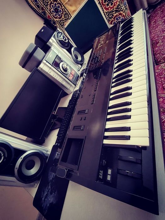 Ensoniq Ts-10 sotiladi  Holati yangi