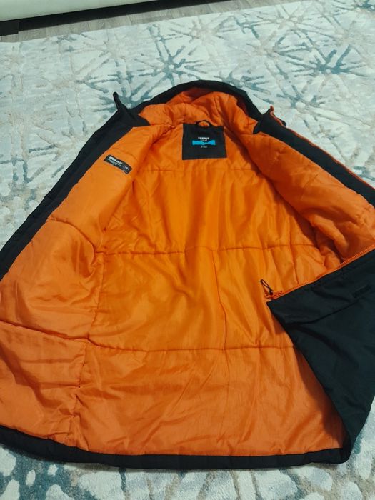 Продам демисезонную куртку