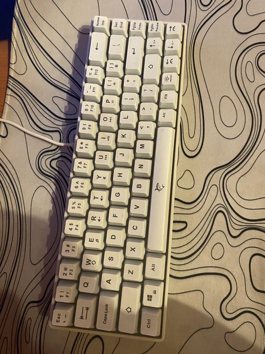 Tastatura + mouse ca cadou