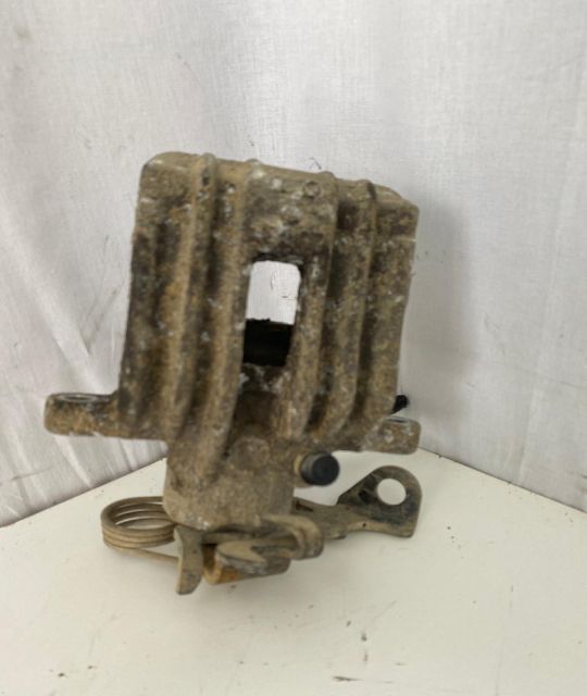 Etrier dreapta spate Volkswagen VW Passat B5